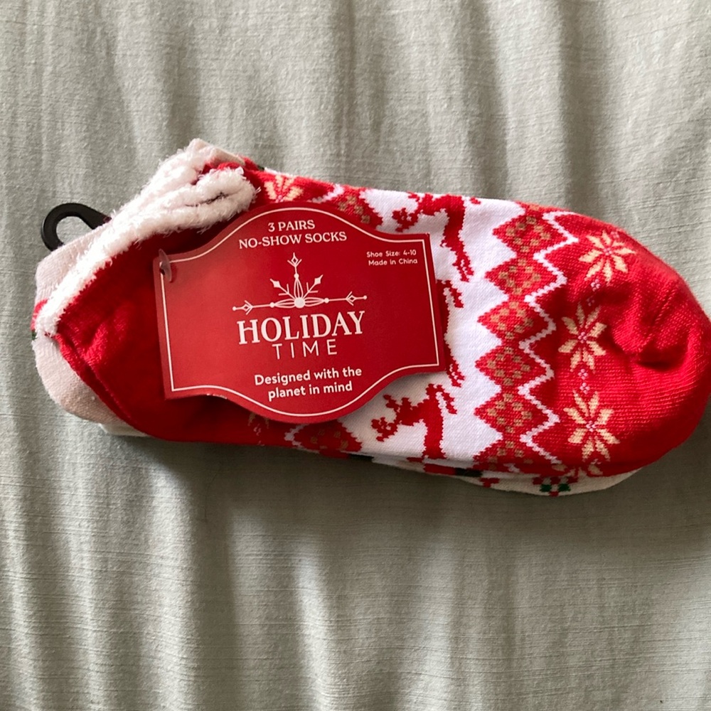 Holiday Time Red and White No-Show Socks